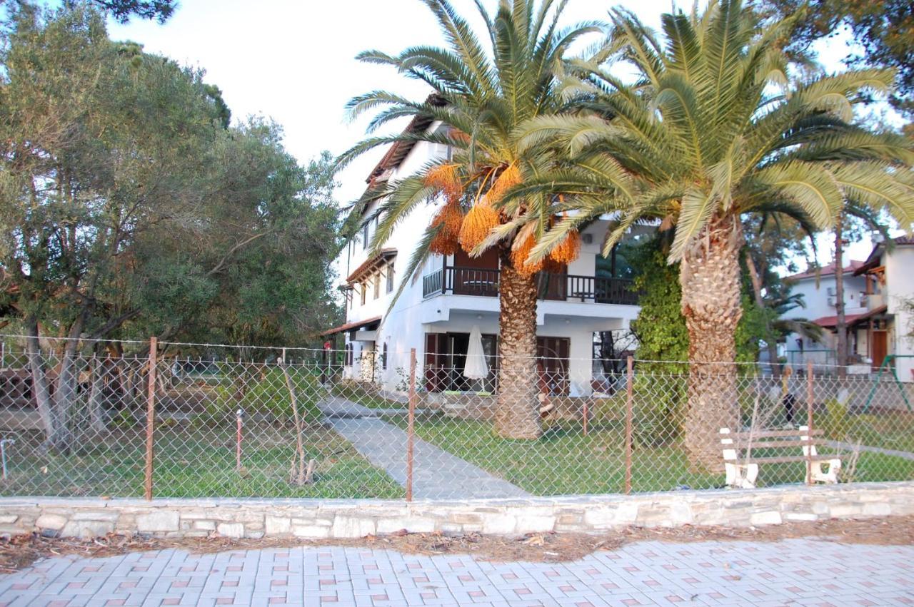 Villa Miranda Nikíti Eksteriør bilde